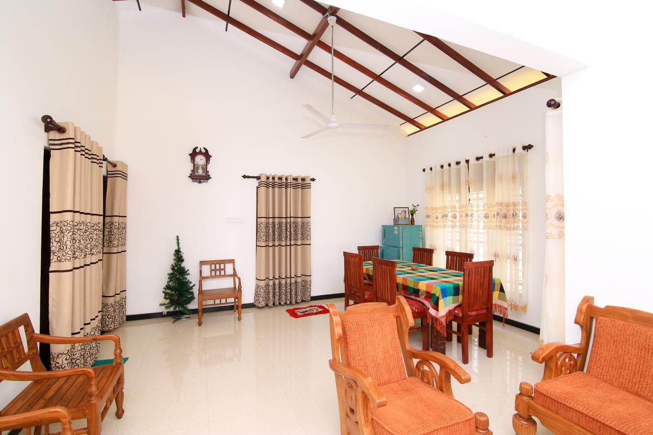 Surf Bay House Dickwella Quarto foto